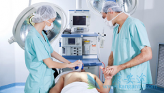 ��ɳ����(Sprycel)�ķ�ѪҺѧ���Դﵽ4��ʱ��ͣҩ����